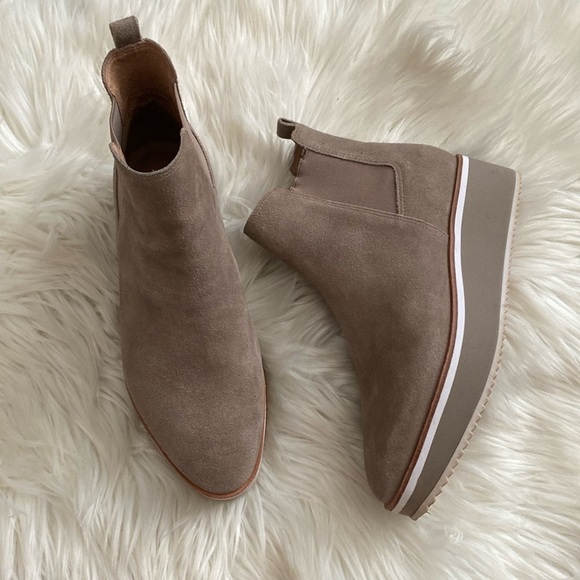 Antonio Melani taupe platform suede ankle boots - Picture 1 of 9